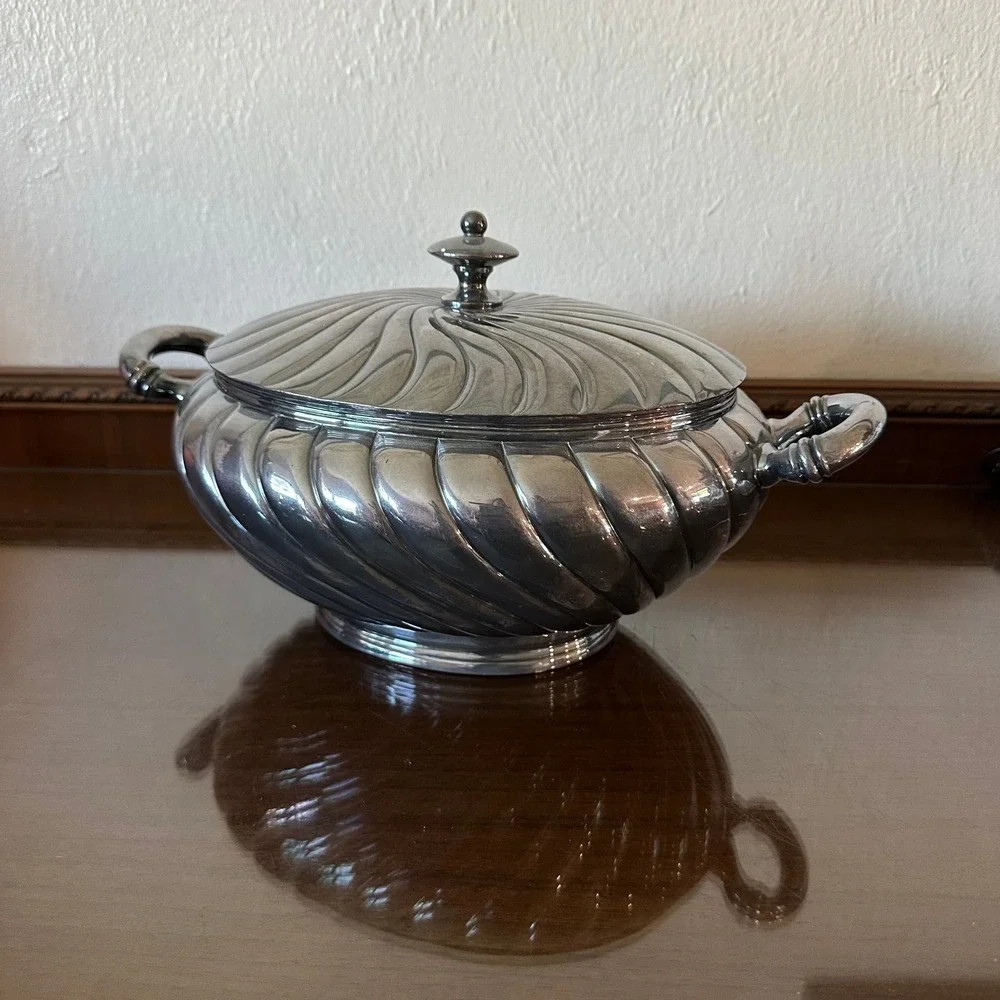 Meriden Britannia Silver Plate Tureen Swirl Gadroon Oval Serving Dish Lid 13x8